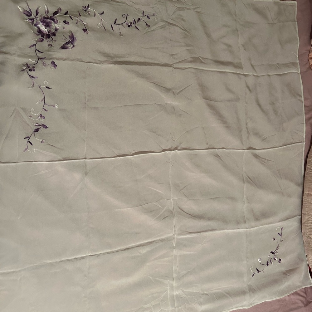 Chinese hand tapestry white scarf with Purple Floral, 40”x40”, perfect condition